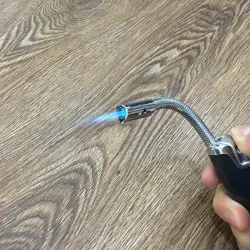 Windproof cigarette lighter with flexible pipeAanstekers