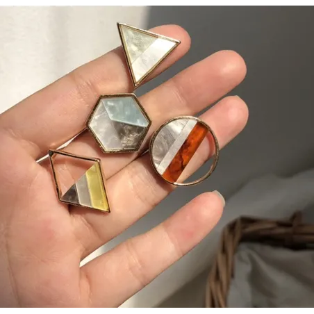 Cute geometric acrylic stitch small stud earringsOorbellen