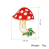 Rode glazuur paddestoel kristallen brocheBroches