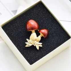 Red enamel - mushroom - broochBrooches