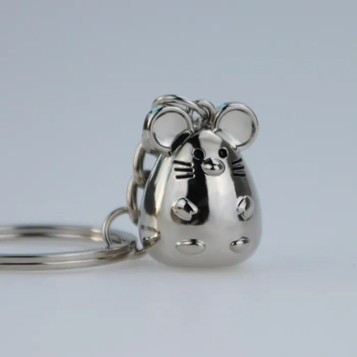 Metal keychain with a mouseSleutelhangers