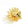 Crystal bee and daisy - an elegant broochBroches
