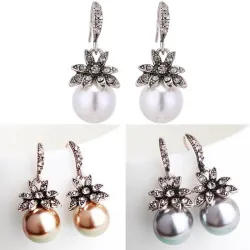 Vintage luxury earrings with crystal flower & pearlOorbellen